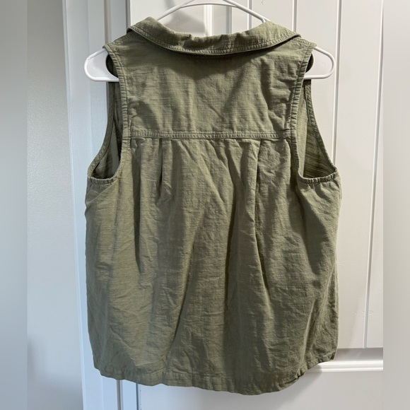 Universal Thread Sleeveless Button-Up - Picture 2 of 3